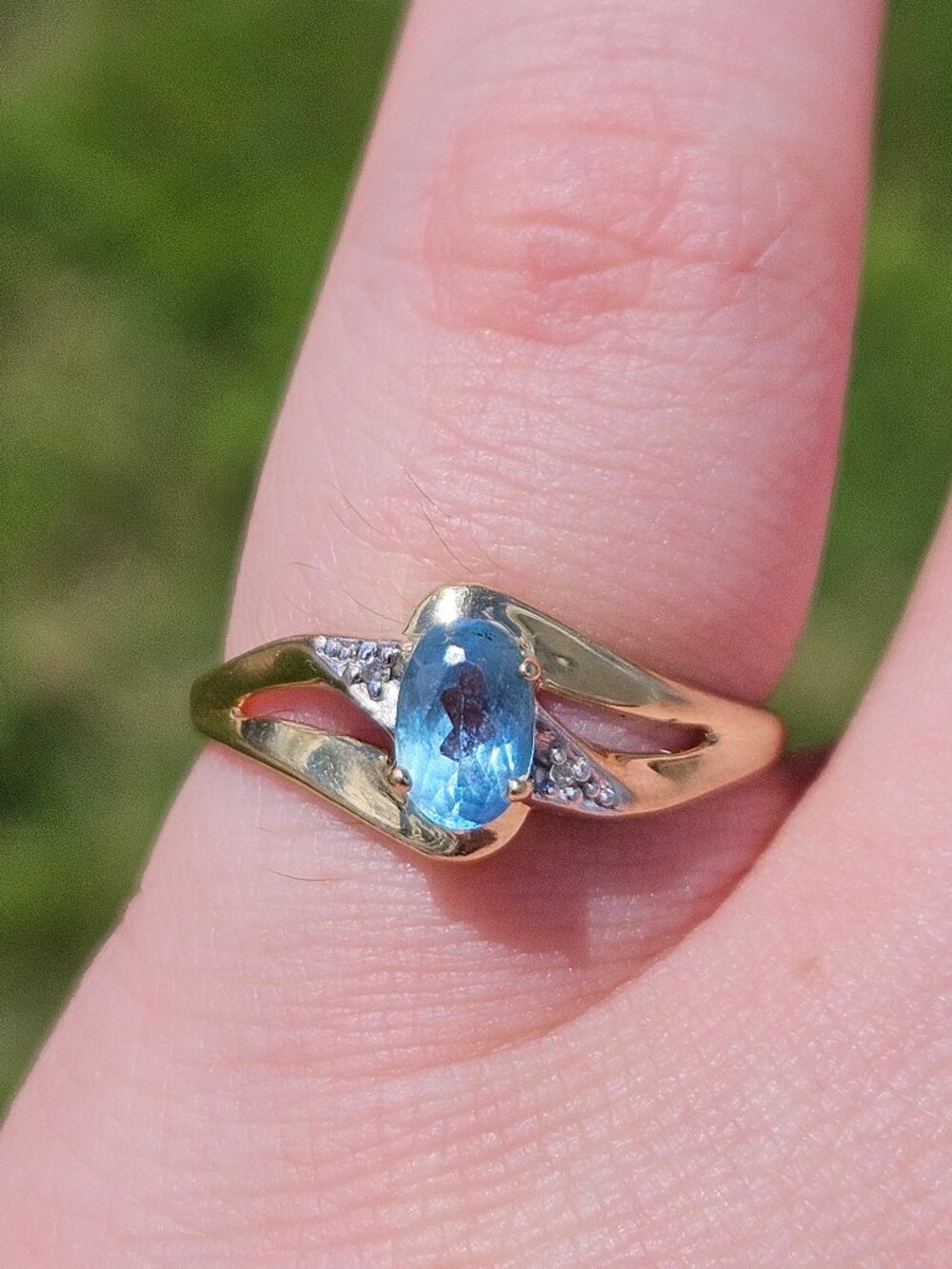 10K Yellow Gold Diamond Cloudy Blue Topaz Bypass Cocktail Ring Size 7